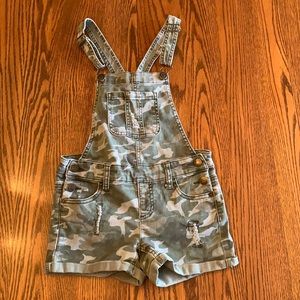 Justice Camo shortalls.  Great condition size 10